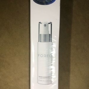 Foreo cleaning spray